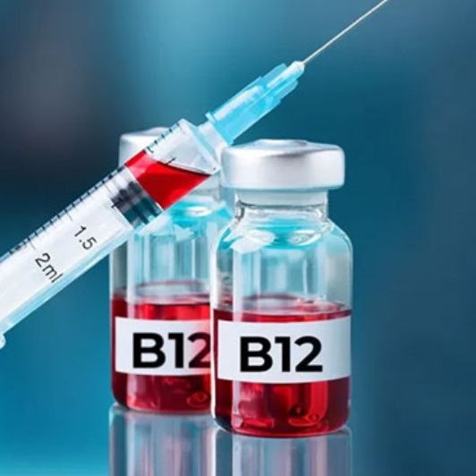 B12 injection vials and syringe